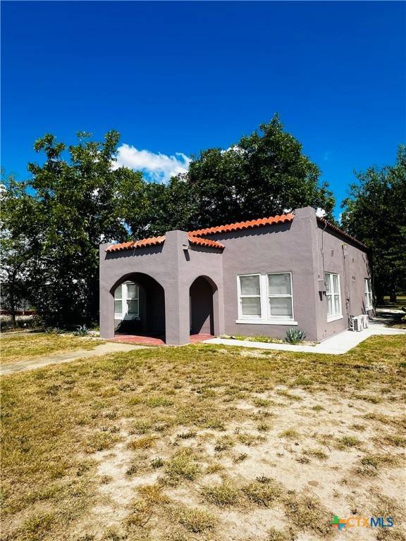 Seguin, TX 78155,947 S Austin ST