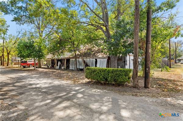 Martindale, TX 78655,302 Crockett ST