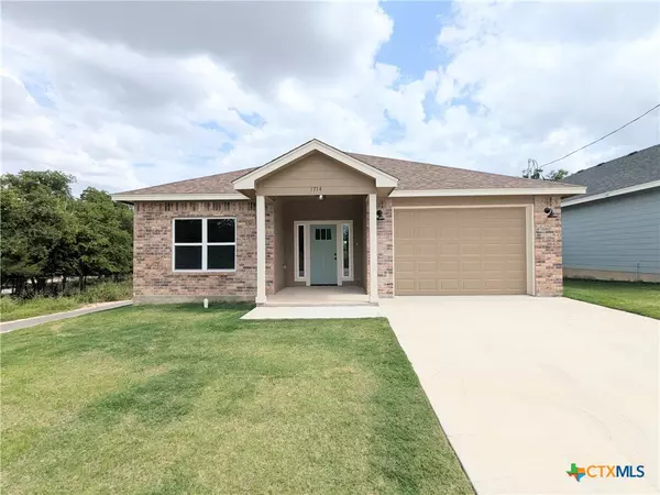 1714 E Avenue G, Lampasas, TX 76550