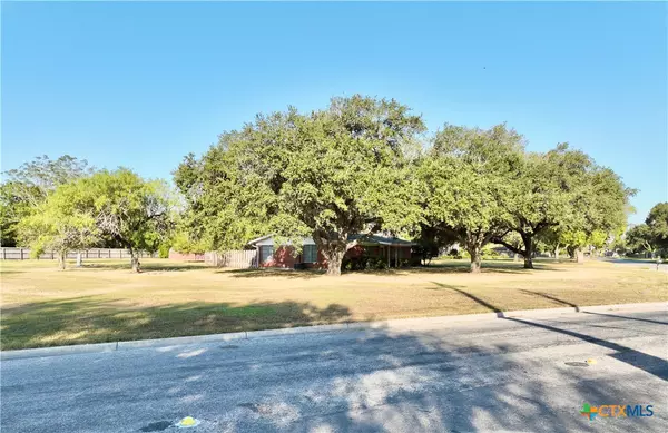 Victoria, TX 77904,5603 Country Club DR