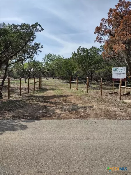 549 Cannan RD, Canyon Lake, TX 78132