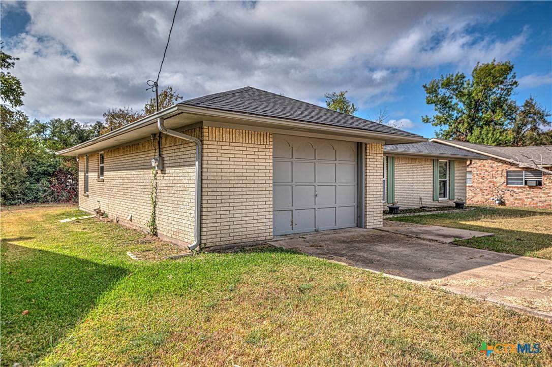 Marlin, TX 76661,214 Royal DR