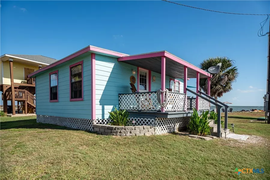 1 Leonard ST, Port Lavaca, TX 77979