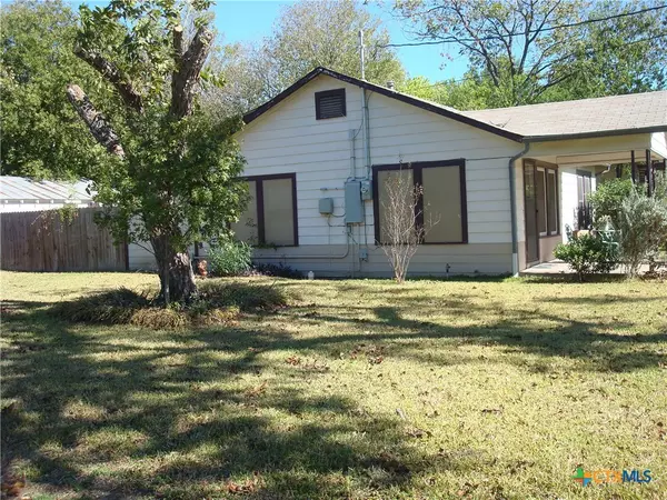 Seguin, TX 78155,802 E Pine ST