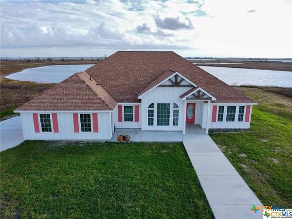 115 Sebastes LN, Port Lavaca, TX 77979