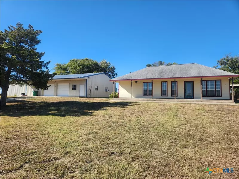 3092 State Highway 95, Shiner, TX 77984