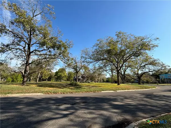 Seguin, TX 78155,67 S Hampton DR
