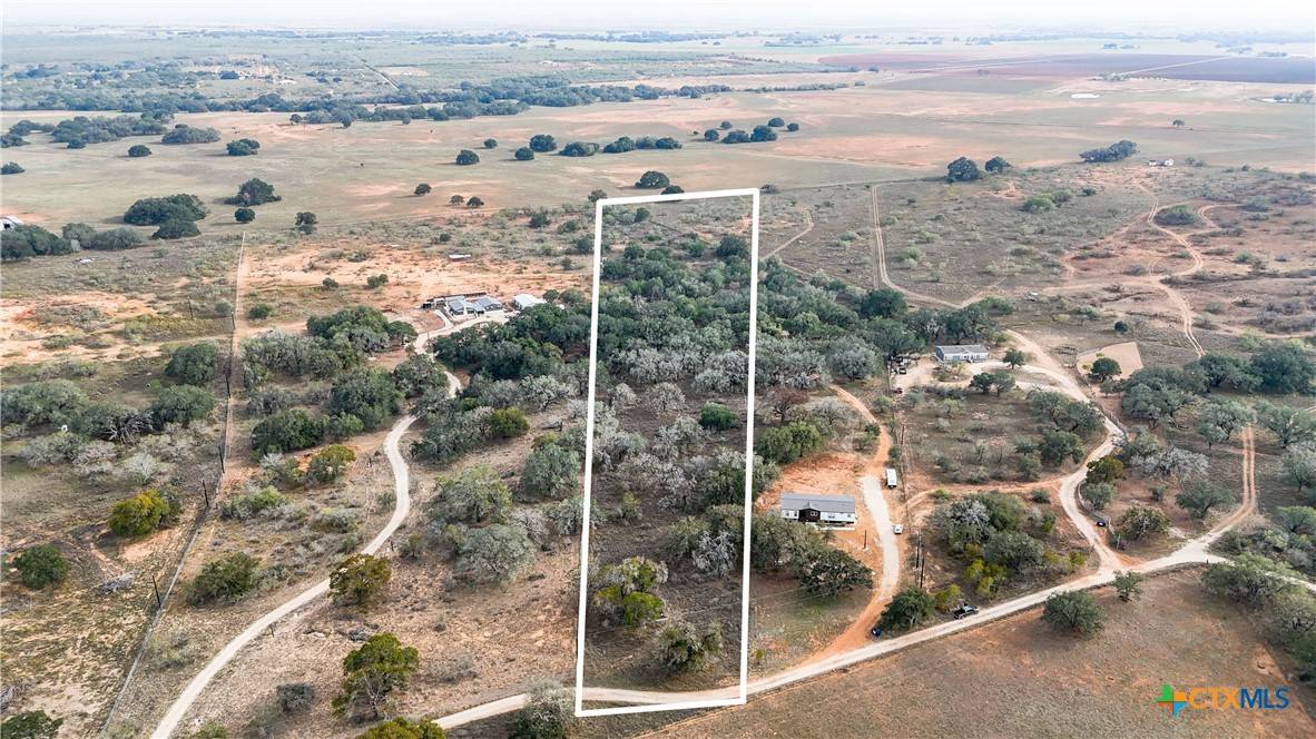 1065 Postert LN, Floresville, TX 78114