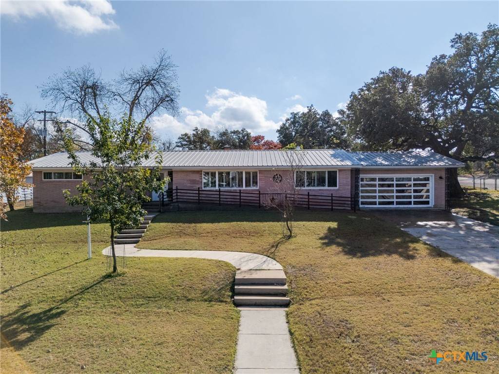 Lampasas, TX 76550,708 W North AVE