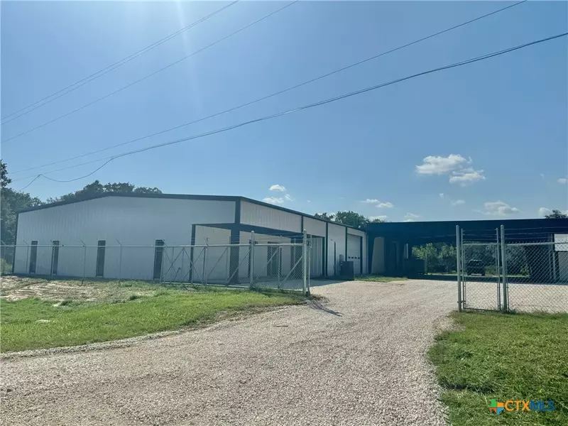 734 & 736 Garcitas Creek RD, Inez, TX 77968