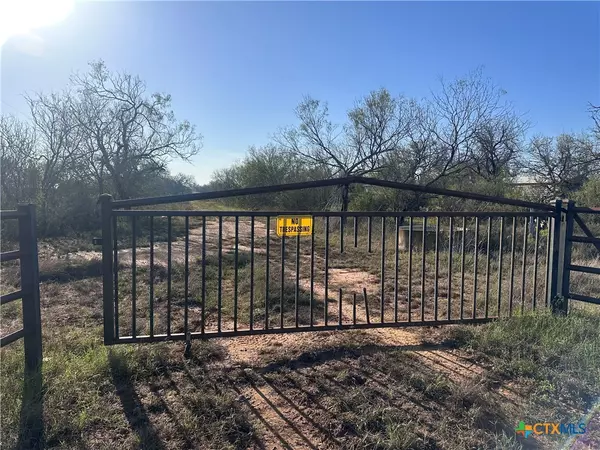 5850 County Road 405, Floresville, TX 78114