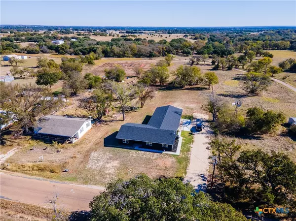 204 Barton LN, Gatesville, TX 76528