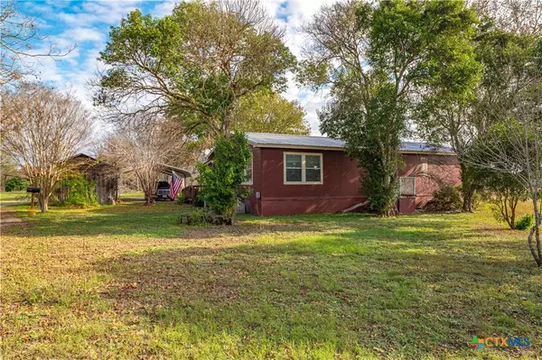 Mcqueeney, TX 78123,8195 Fm 725