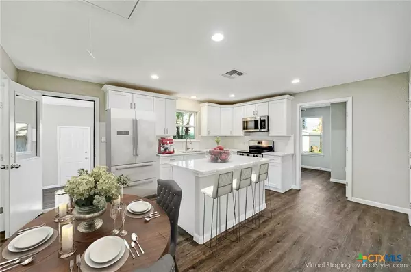 212 S Walnut AVE, Luling, TX 78648