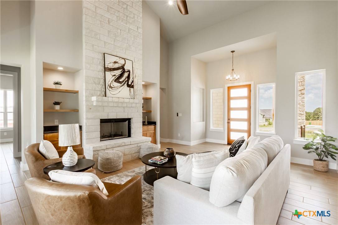 La Vernia, TX 78121,104 Hondo Vista