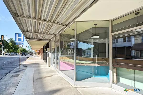 Seguin, TX 78155,106 N Austin ST