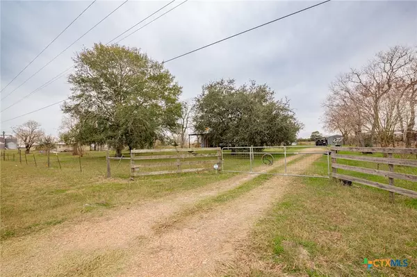 Inez, TX 77968,2596 Gin RD