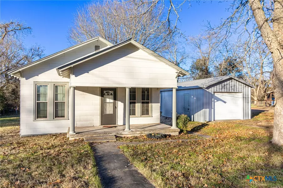 1404 N Avenue B, Shiner, TX 77984