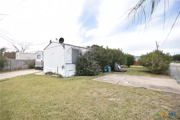 305 W Railroad ST, Port Lavaca, TX 77979