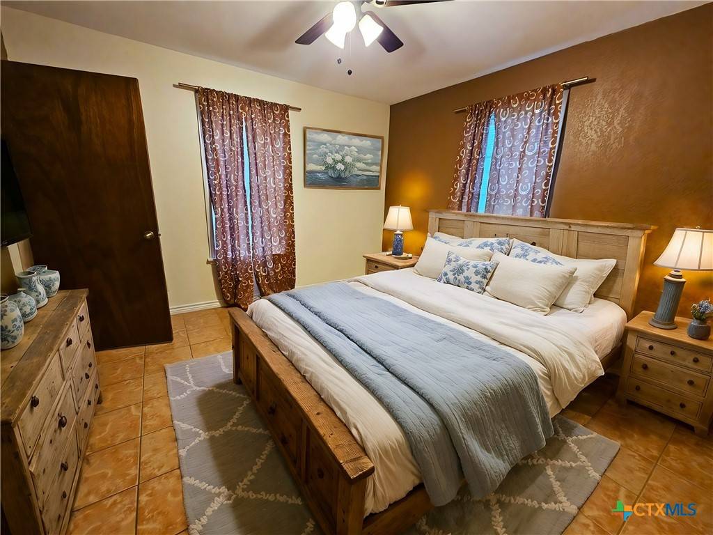 Seguin, TX 78155,214 Bluebonnet RDG
