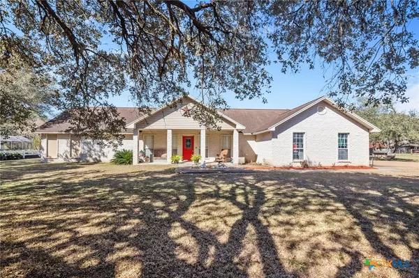 2720 Benbow RD, Inez, TX 77968