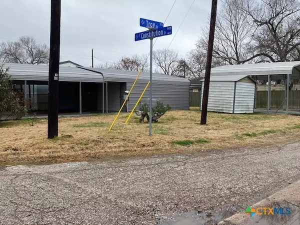 Victoria, TX 77901,909 E Constitution ST