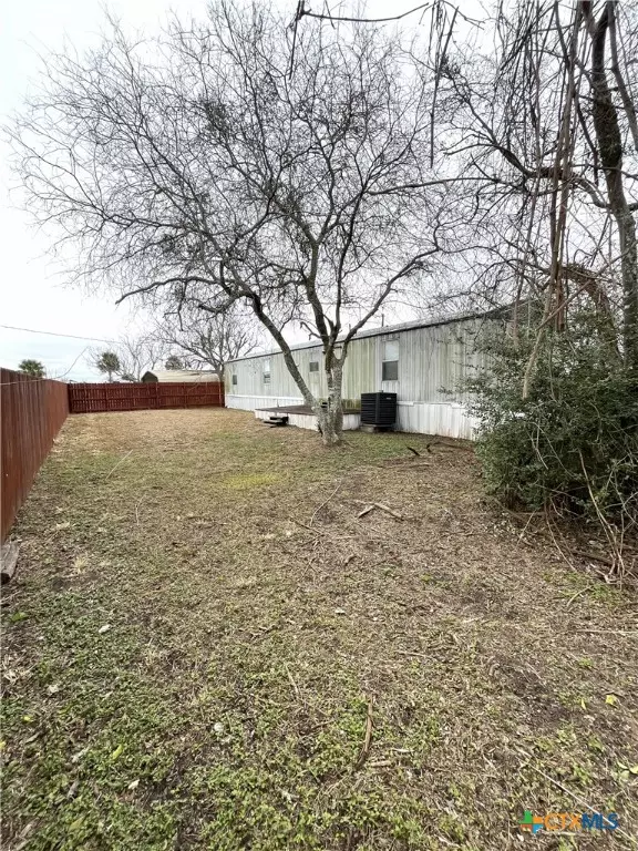 Seadrift, TX 77983,104 S Peach ST