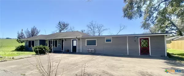 Edna, TX 77957,1003 N Kleas ST