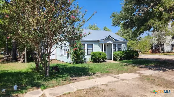 Waelder, TX 78959,413 N Avenue D
