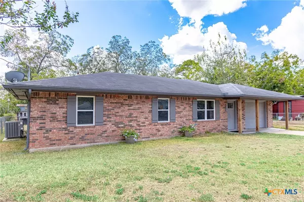 Shiner, TX 77984,912 N Avenue G