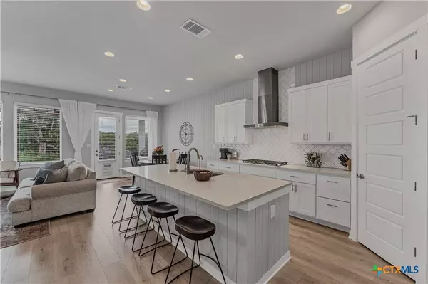 1326 Sahms BR, New Braunfels, TX 78132