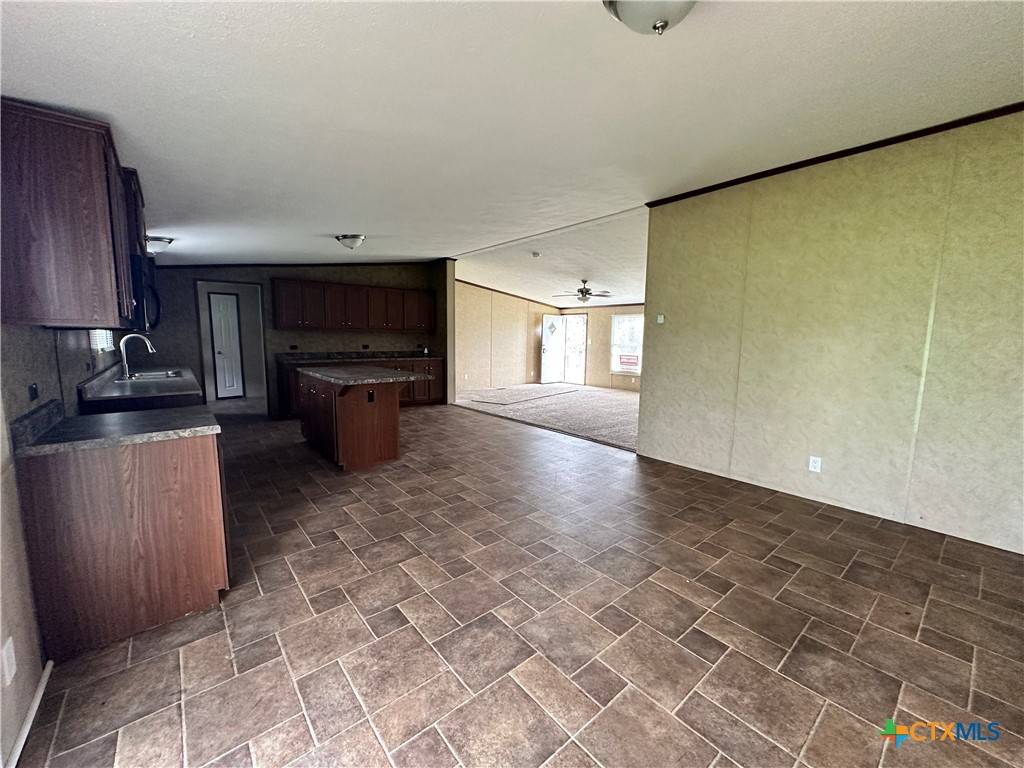 Yoakum, TX 77995,410 Henrietta ST