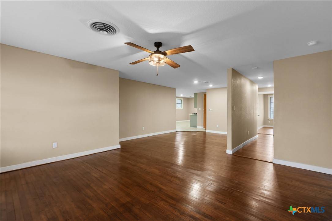 Rockdale, TX 76567,303 E 1st ST