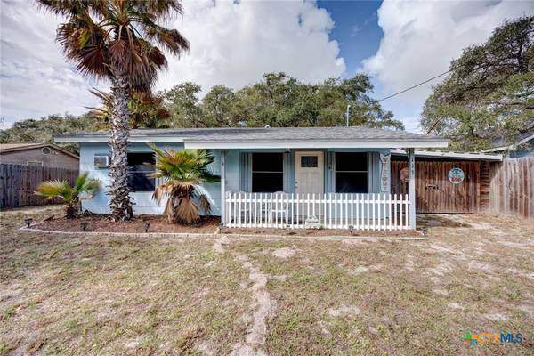 713 N Kossuth ST, Rockport, TX 78382
