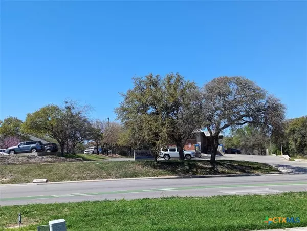 2106 Hunter RD, San Marcos, TX 78666