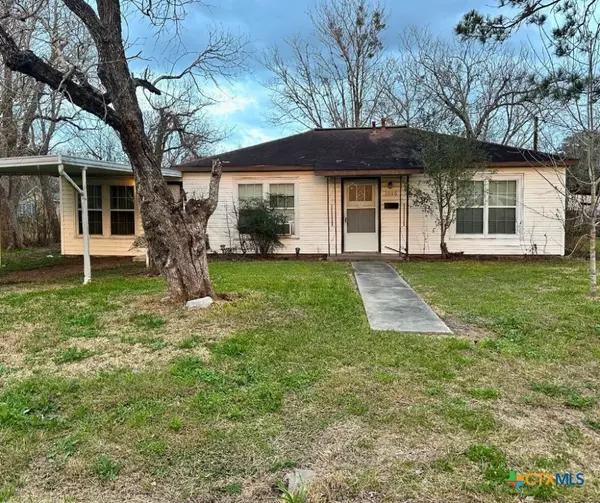 1006 Harvey LN, Victoria, TX 77901