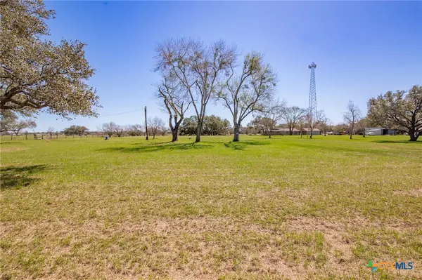 Inez, TX 77968,2631 Benbow RD