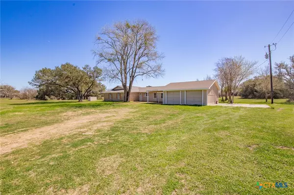 Inez, TX 77968,2631 Benbow RD