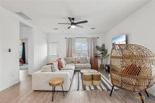 9046 Bowie RDG, Seguin, TX 78155