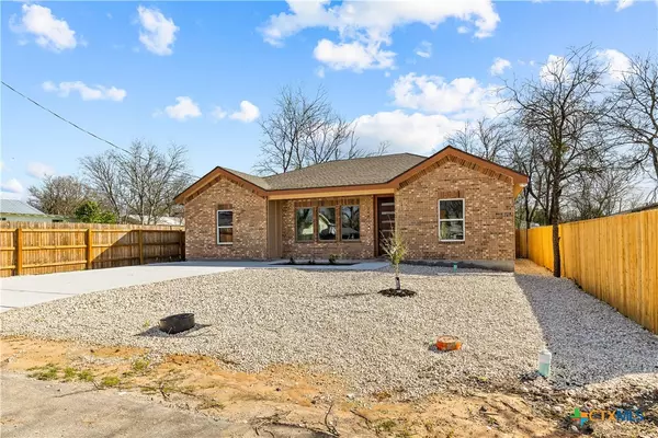 Seguin, TX 78155,209 Troell ST