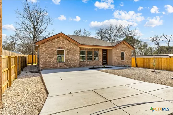 Seguin, TX 78155,209 Troell ST