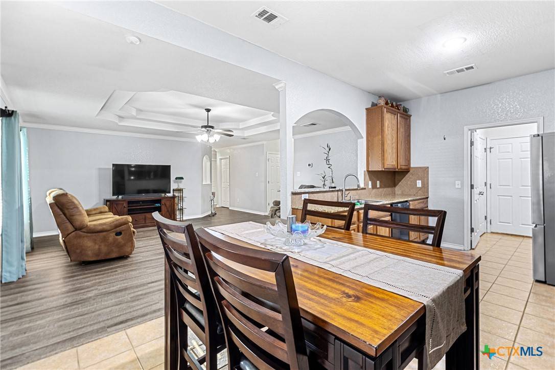 Belton, TX 76513,36 Golden Poppy LOOP