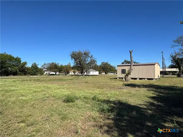 Lott, TX 76656,301 Judge Hailey DR