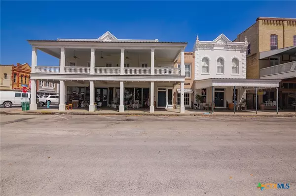 102-110 N Courthouse SQ, Goliad, TX 77963