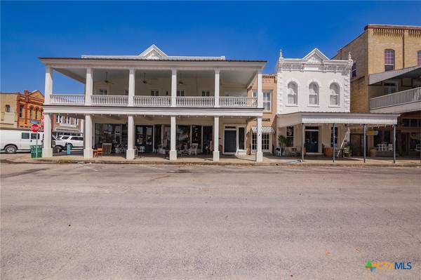 102-110 N Courthouse SQ, Goliad, TX 77963