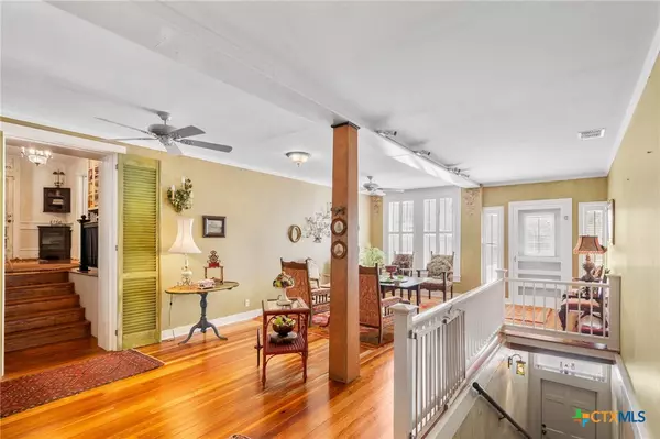 Goliad, TX 77963,102-110 N Courthouse SQ