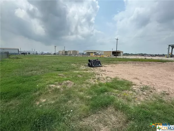 Victoria, TX 77905,887 Bob White RD