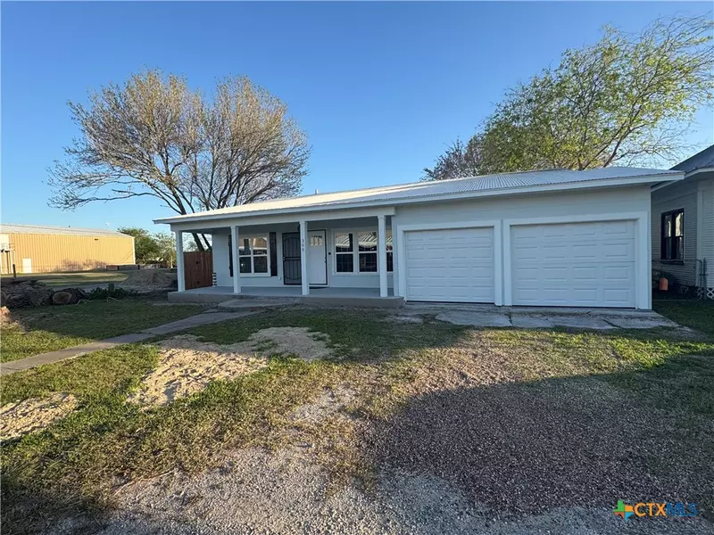 305 W Dallas AVE, Seadrift, TX 77983