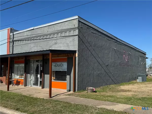 216 Gassaway ST, Lott, TX 76656