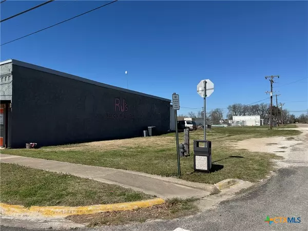 218 Gassaway, Lott, TX 76656